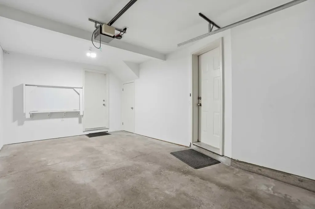 31 Mcdougall Court NE Calgary AB T2E 8R3