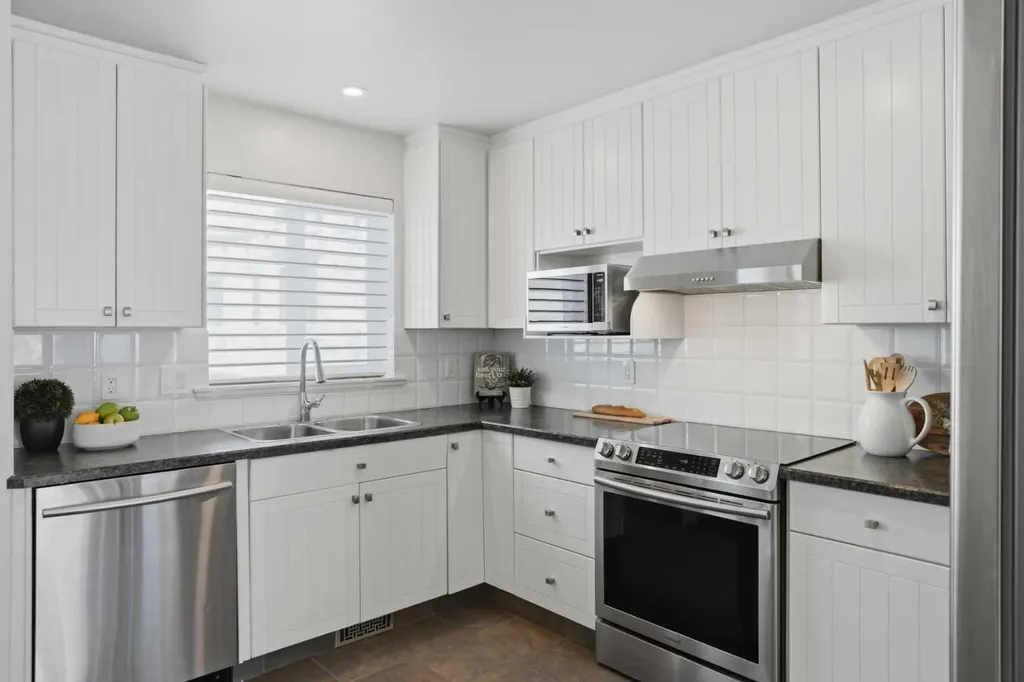 31 Mcdougall Court NE Calgary AB T2E 8R3