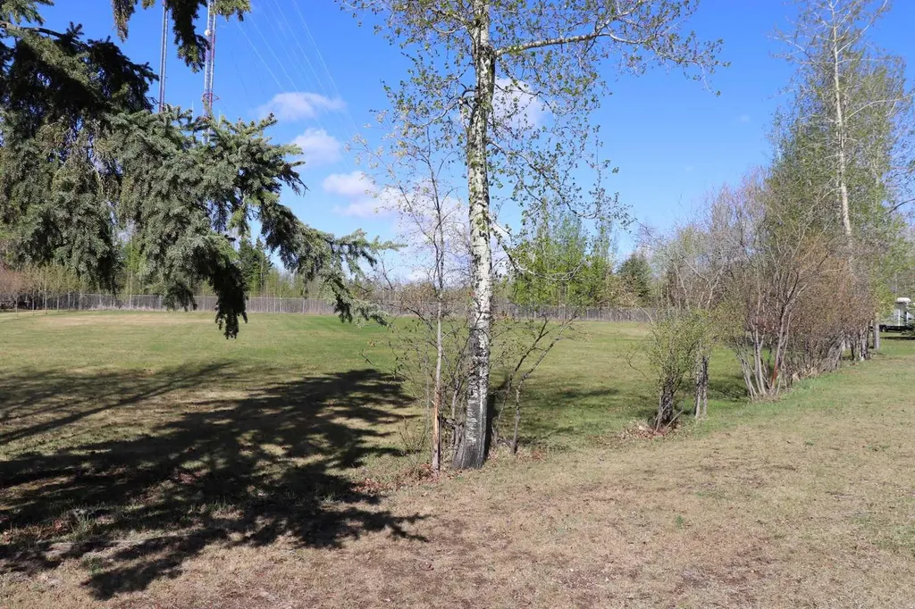 1882 63 Street Edson AB T7E 1S5