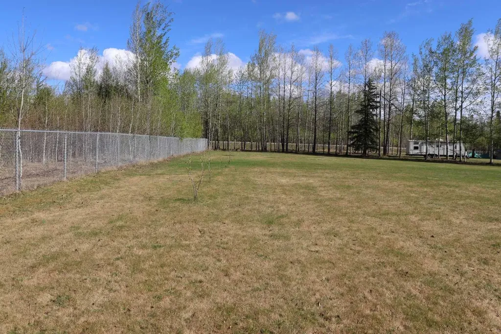 1882 63 Street Edson AB T7E 1S5