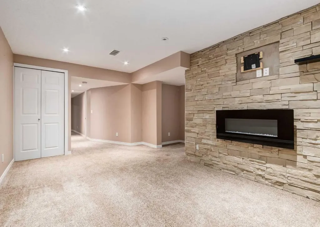 119 Prominence Heights SW Calgary AB T3H2Z6