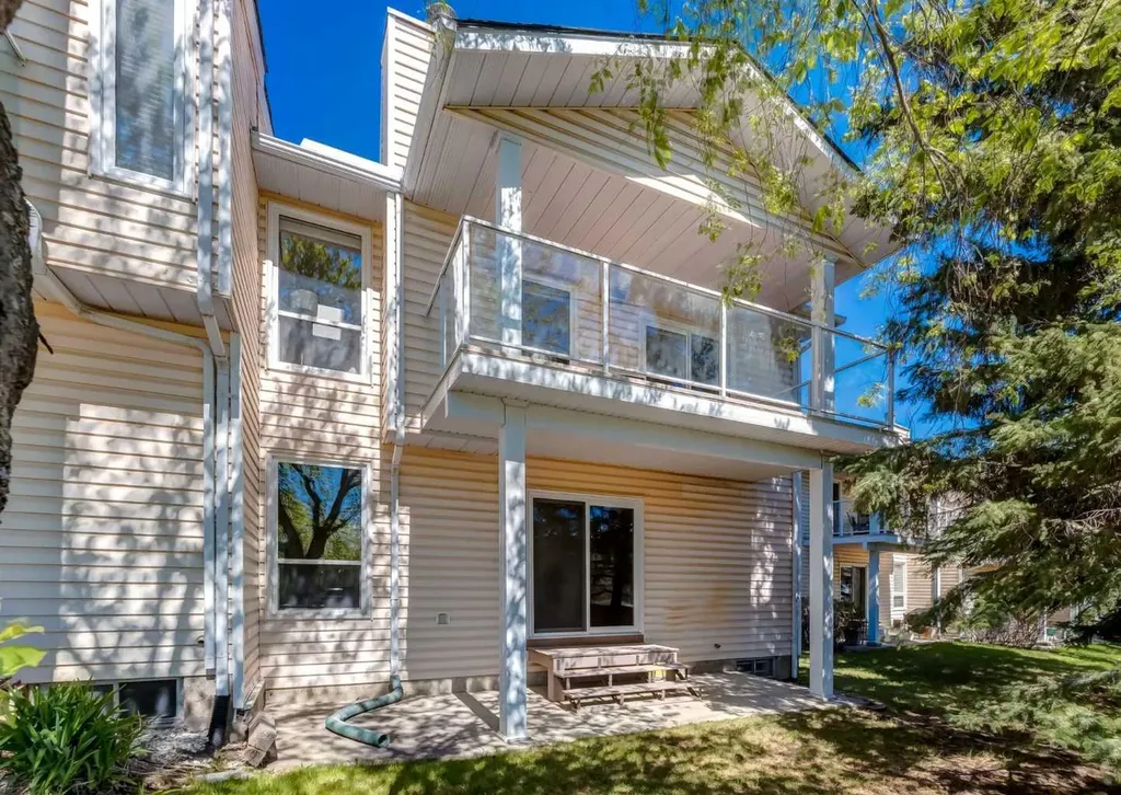 119 Prominence Heights SW Calgary AB T3H2Z6