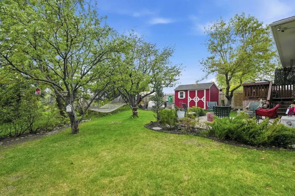 108 Doverglen Crescent SE Calgary AB T2B 2P6
