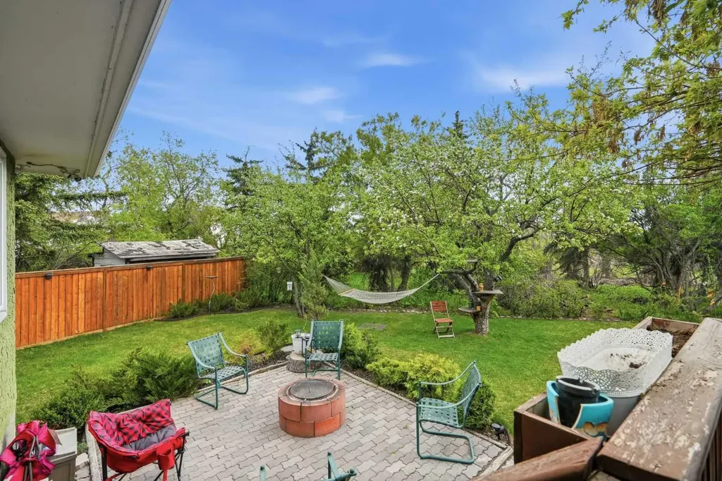 108 Doverglen Crescent SE Calgary AB T2B 2P6