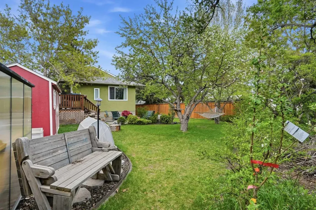 108 Doverglen Crescent SE Calgary AB T2B 2P6