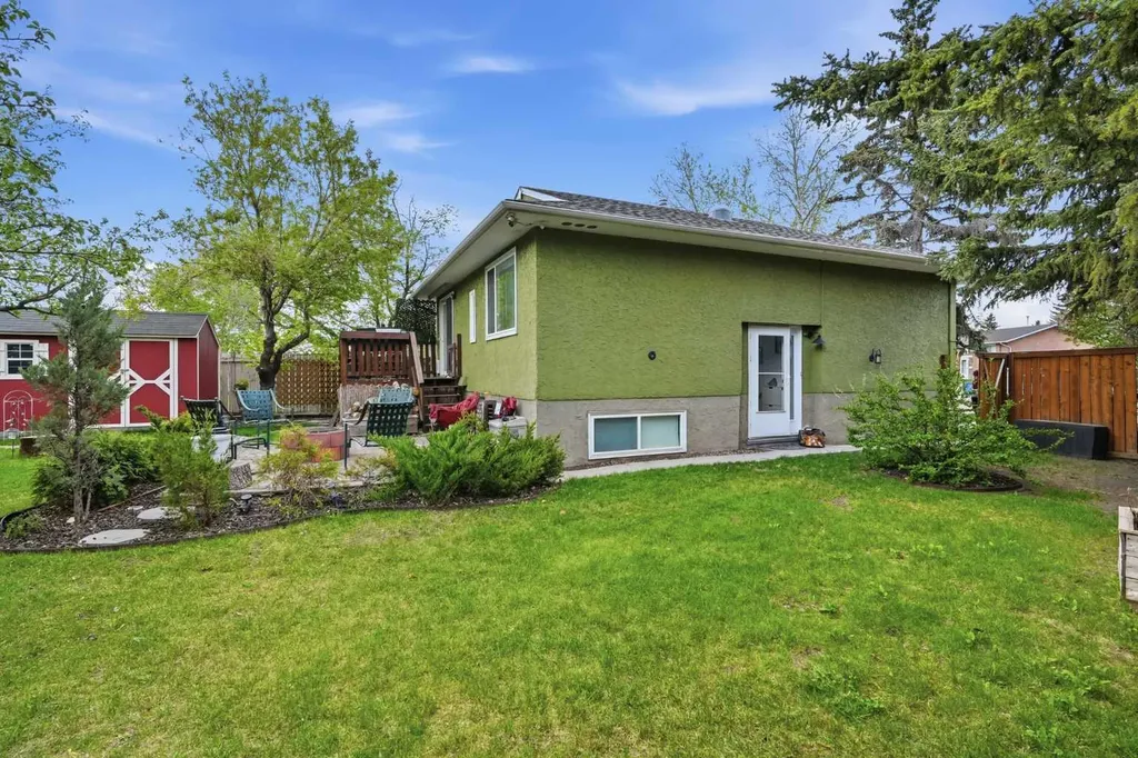 108 Doverglen Crescent SE Calgary AB T2B 2P6