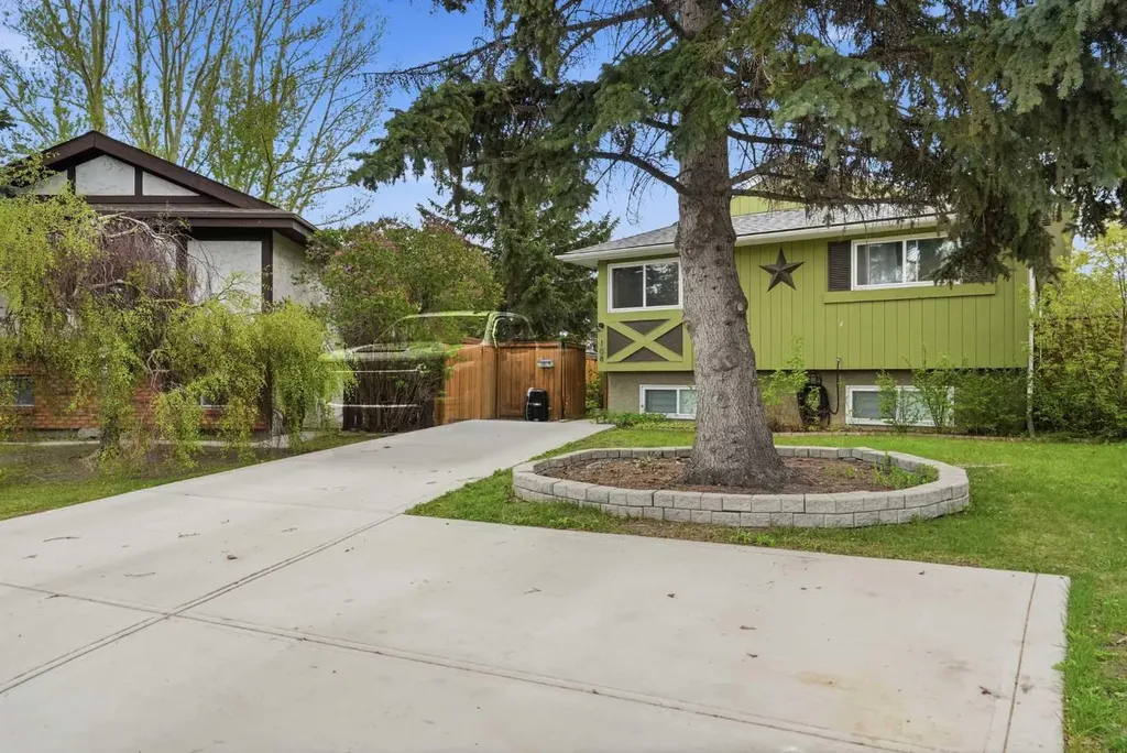 108 Doverglen Crescent SE Calgary AB T2B 2P6