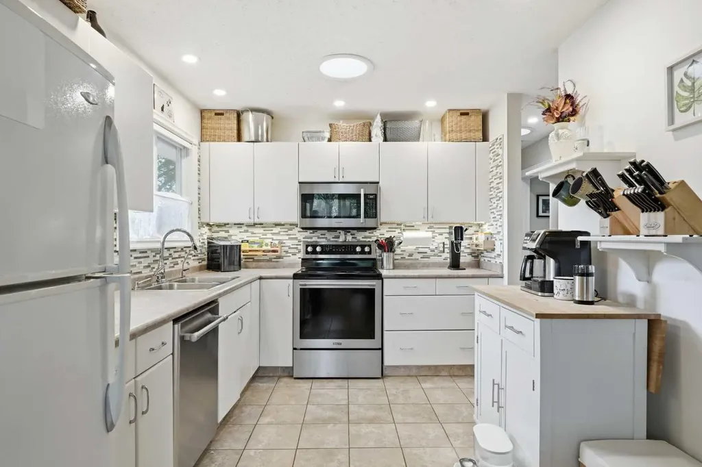 108 Doverglen Crescent SE Calgary AB T2B 2P6