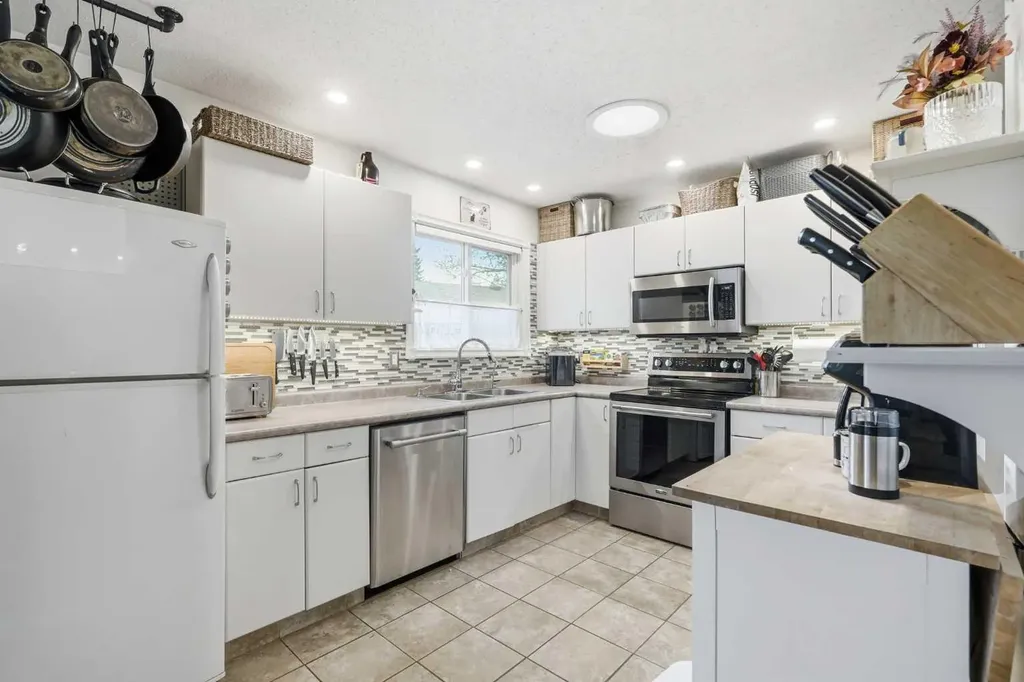 108 Doverglen Crescent SE Calgary AB T2B 2P6