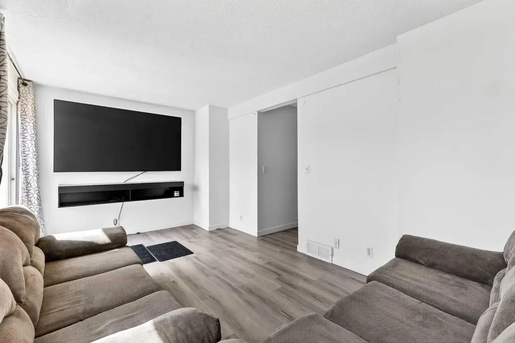 5615 1 Avenue SE Calgary AB T2A 5Z6