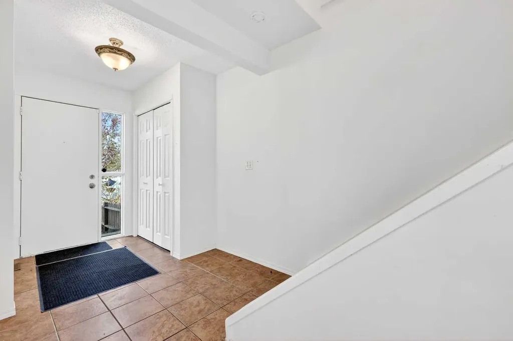 5615 1 Avenue SE Calgary AB T2A 5Z6