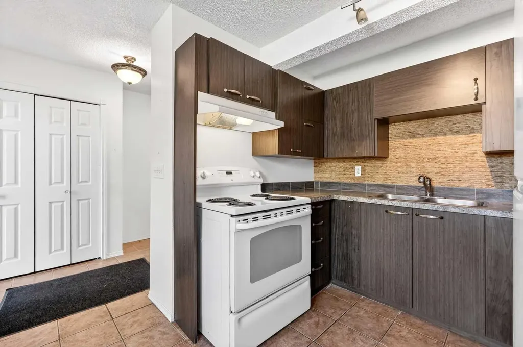 5615 1 Avenue SE Calgary AB T2A 5Z6