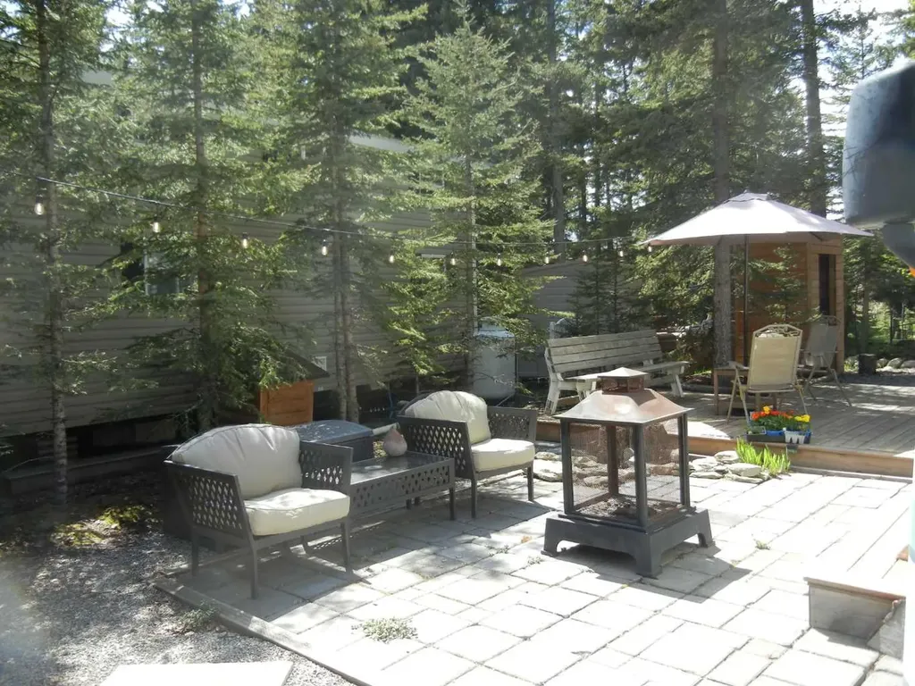 200 4 Avenue SW Sundre AB T0M 1X0