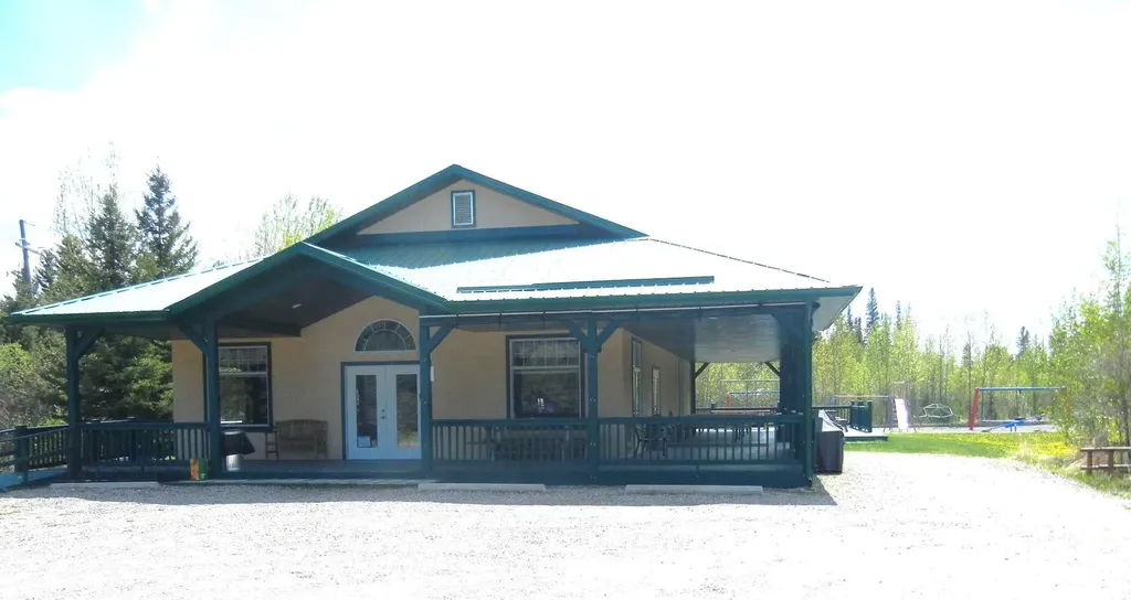 200 4 Avenue SW Sundre AB T0M 1X0