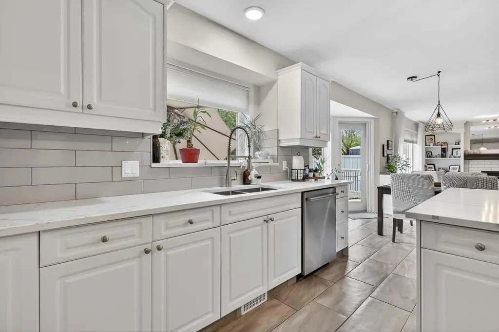 217 Mountain Park Drive SE Calgary AB T2Z 2L2