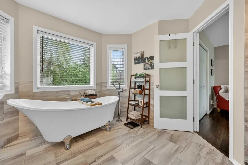 217 Mountain Park Drive SE Calgary AB T2Z 2L2