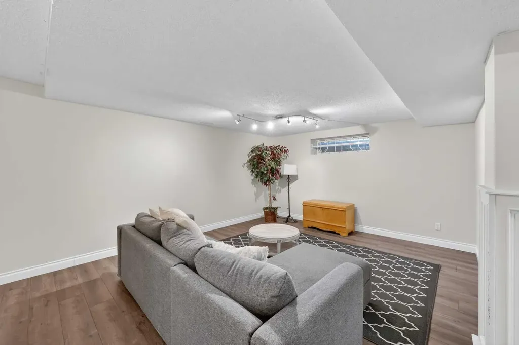 217 Mountain Park Drive SE Calgary AB T2Z 2L2