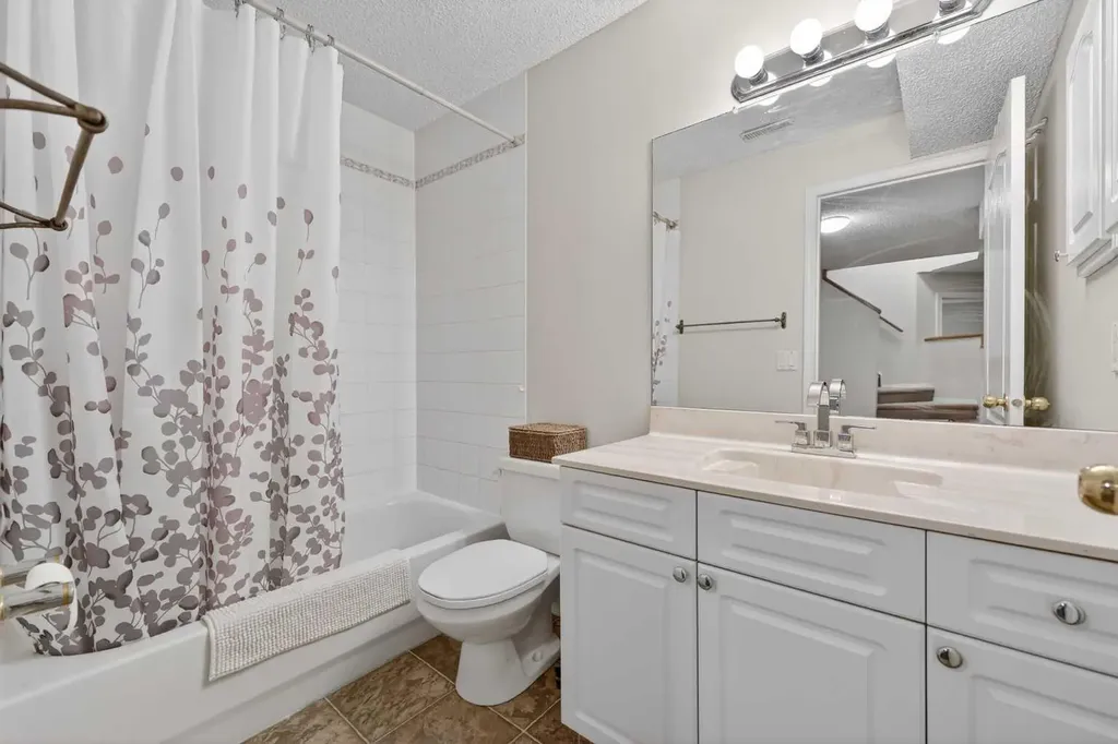 217 Mountain Park Drive SE Calgary AB T2Z 2L2