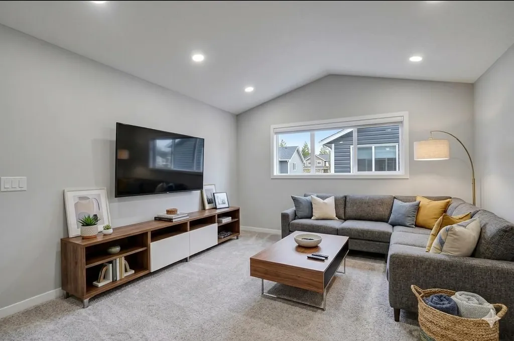 179 Lucas Heights NW Calgary AB T3P 1X4