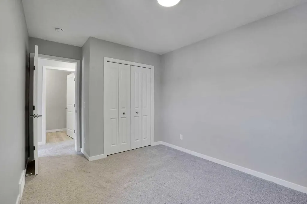 179 Lucas Heights NW Calgary AB T3P 1X4