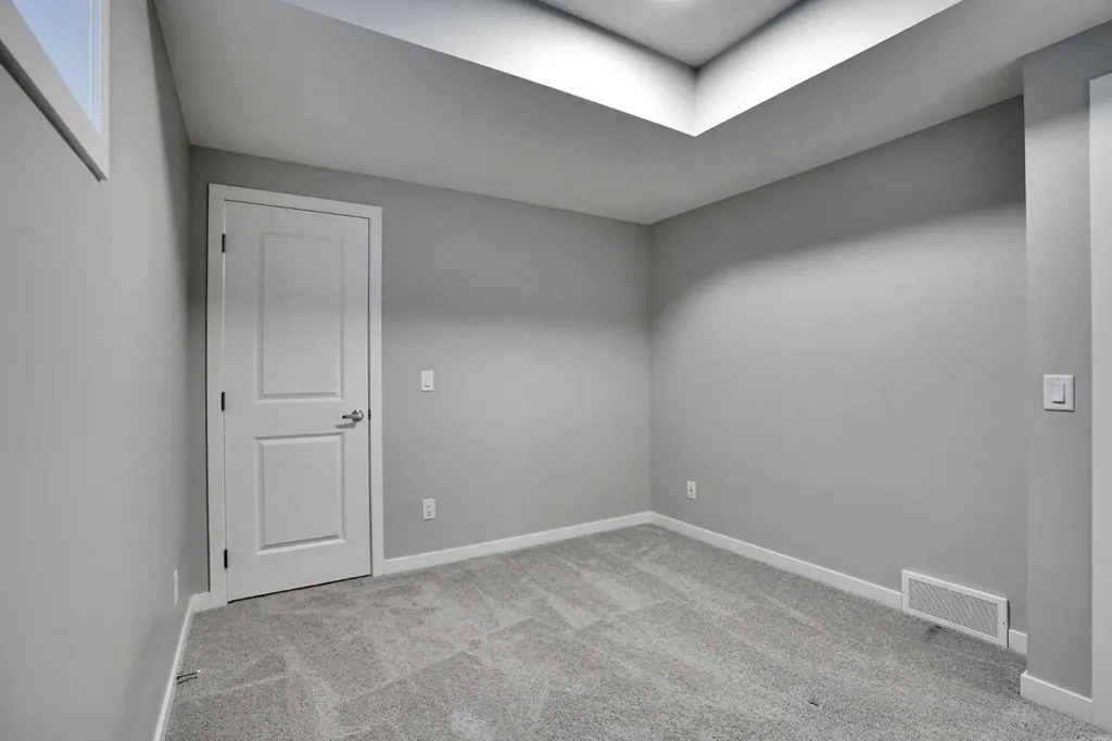 179 Lucas Heights NW Calgary AB T3P 1X4