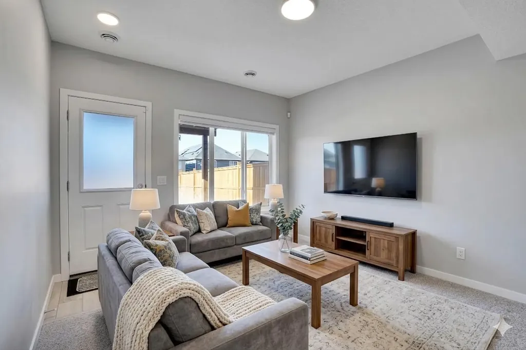 179 Lucas Heights NW Calgary AB T3P 1X4