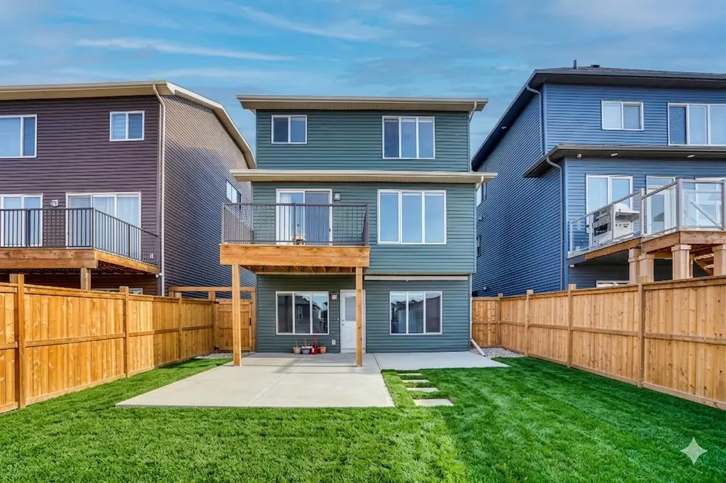 179 Lucas Heights NW Calgary AB T3P 1X4