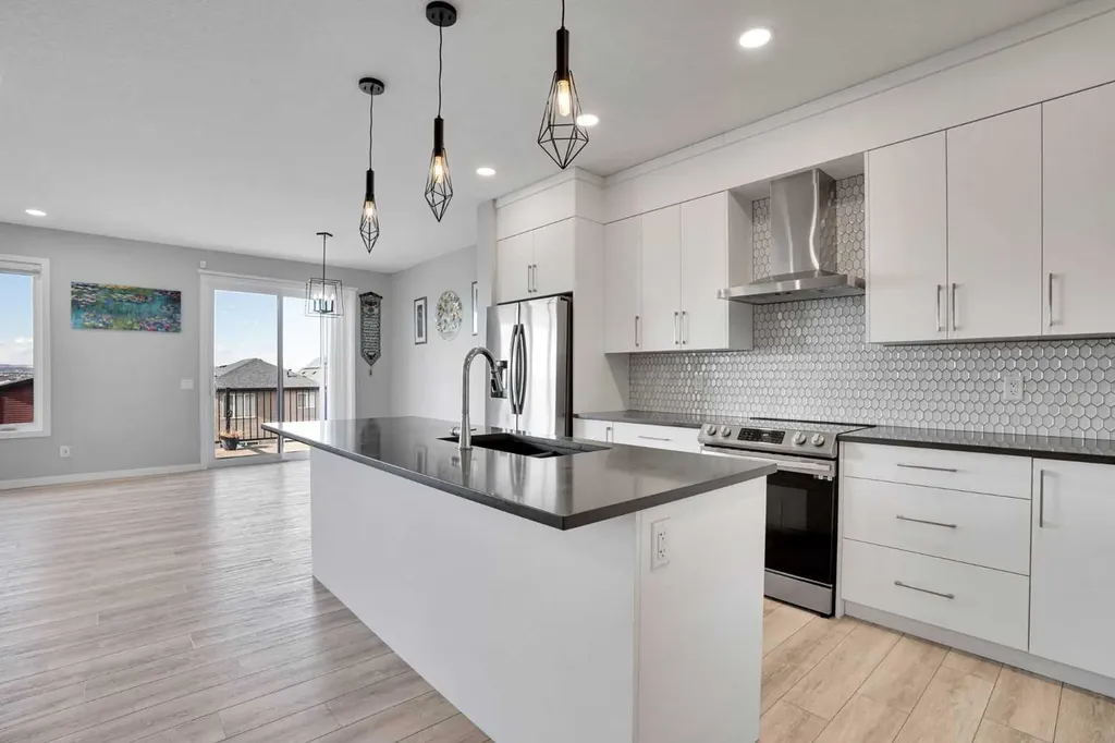 179 Lucas Heights NW Calgary AB T3P 1X4