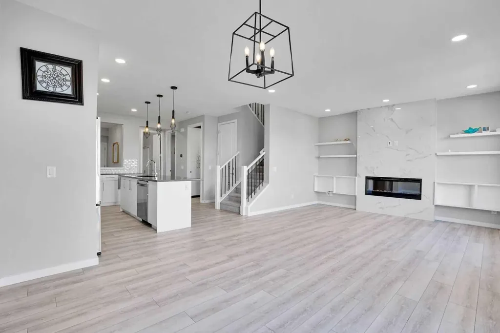 179 Lucas Heights NW Calgary AB T3P 1X4