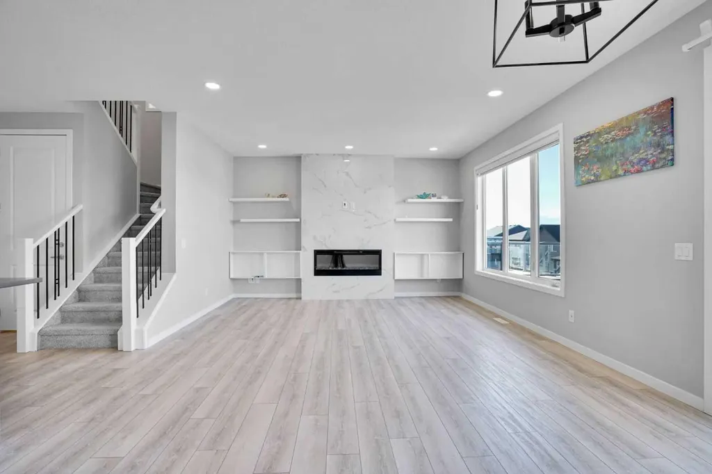 179 Lucas Heights NW Calgary AB T3P 1X4