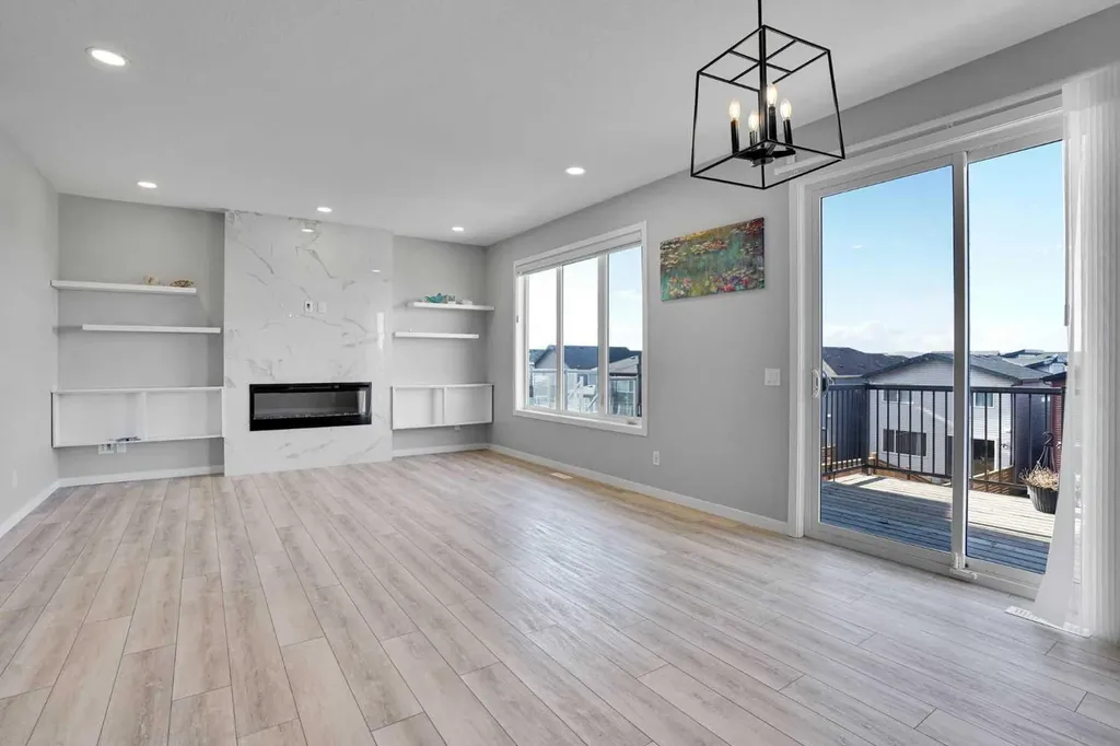179 Lucas Heights NW Calgary AB T3P 1X4