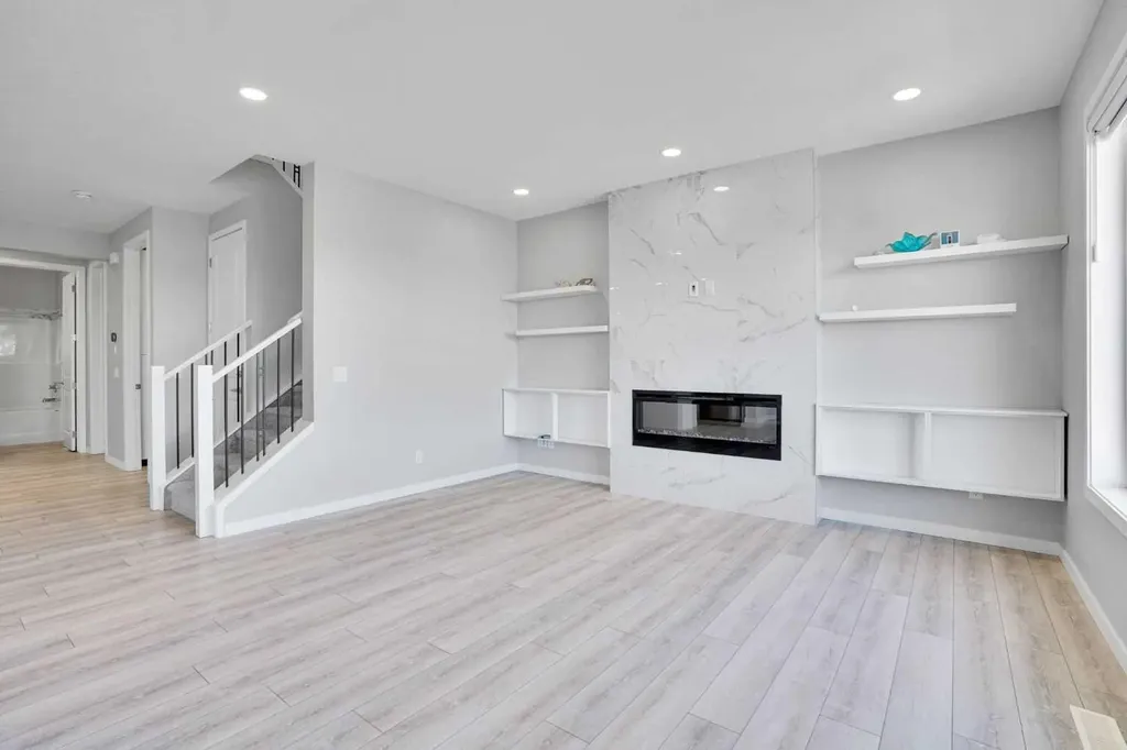 179 Lucas Heights NW Calgary AB T3P 1X4