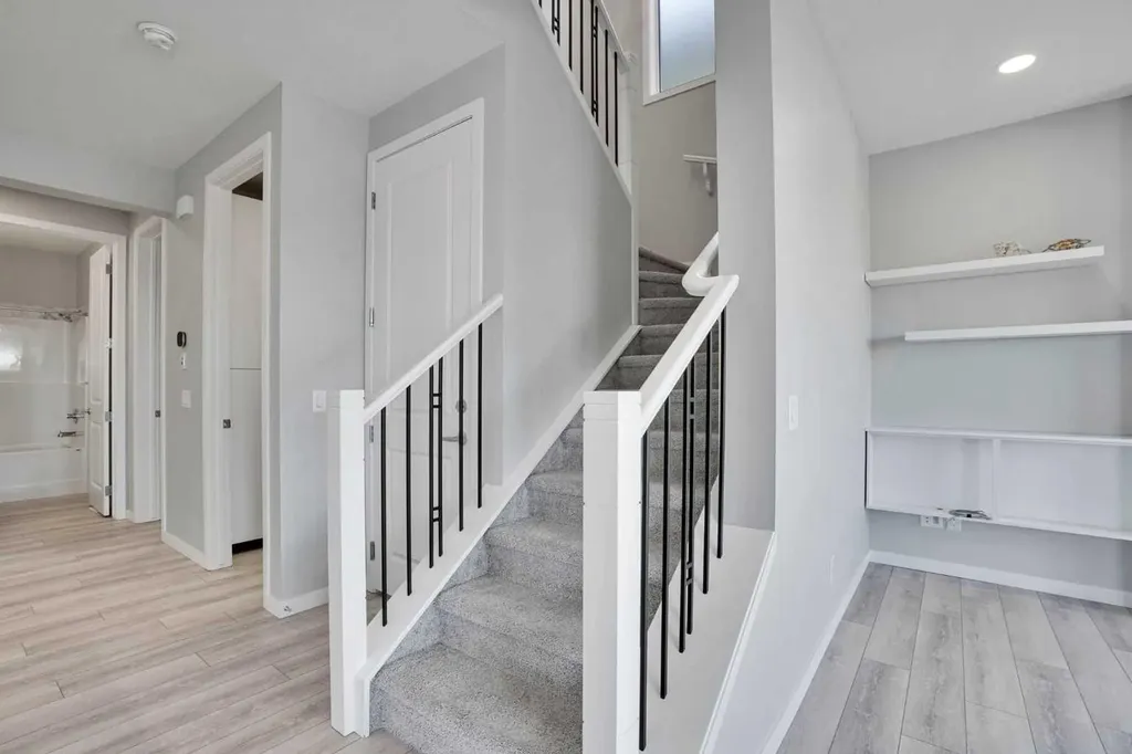 179 Lucas Heights NW Calgary AB T3P 1X4