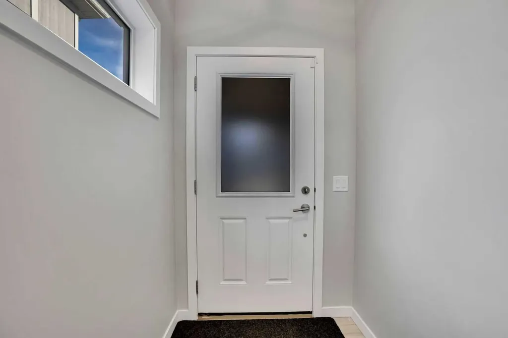 179 Lucas Heights NW Calgary AB T3P 1X4