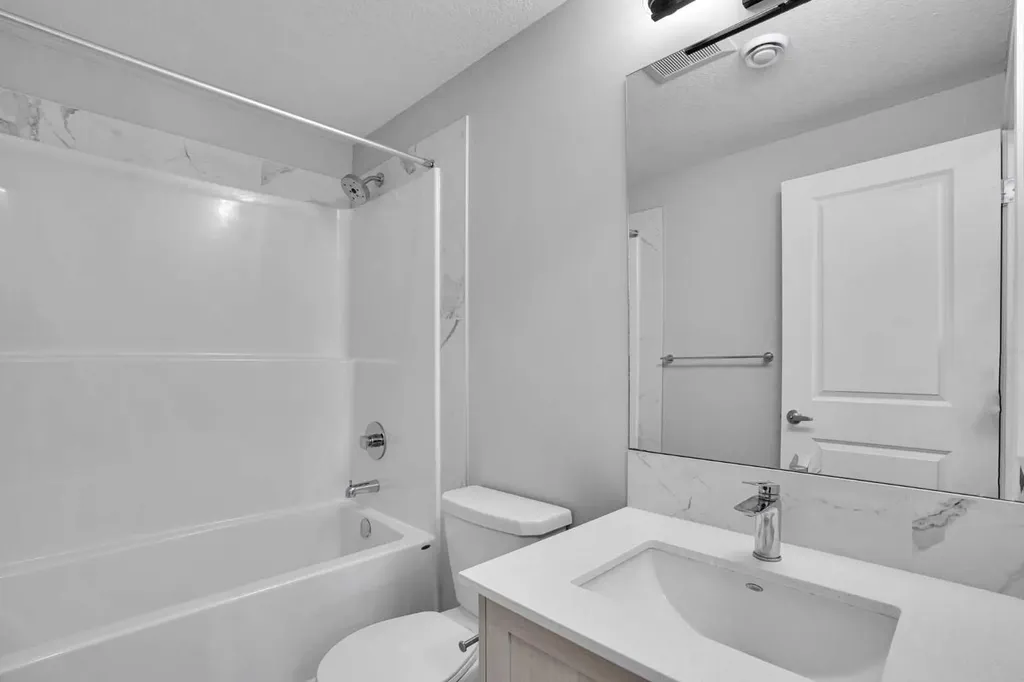179 Lucas Heights NW Calgary AB T3P 1X4