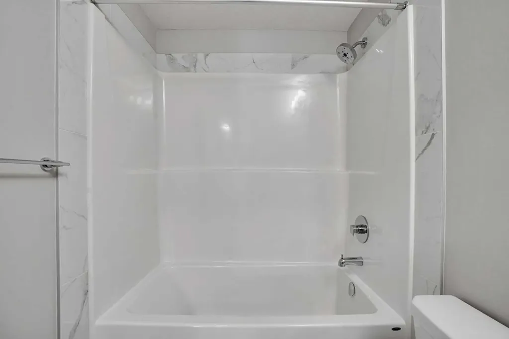 179 Lucas Heights NW Calgary AB T3P 1X4