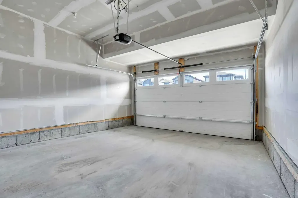 179 Lucas Heights NW Calgary AB T3P 1X4