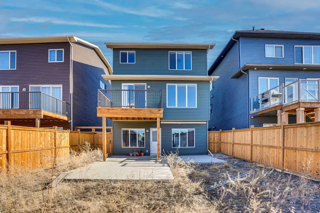 179 Lucas Heights NW Calgary AB T3P 1X4