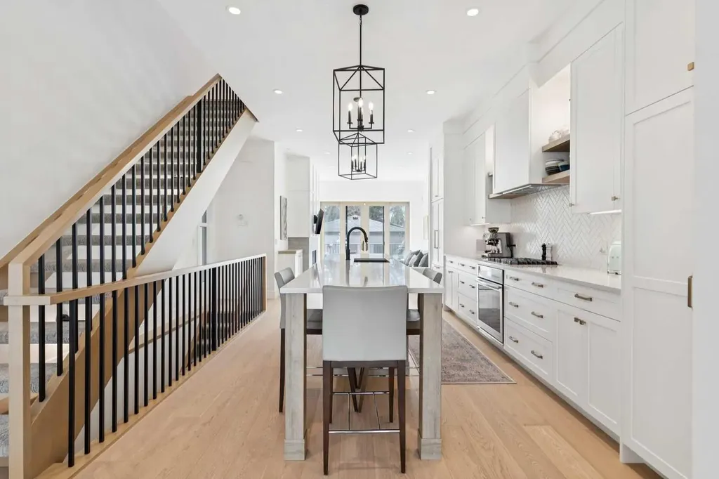 534 35a Street NW Calgary AB T2N 2Z9