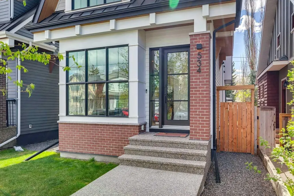 534 35a Street NW Calgary AB T2N 2Z9
