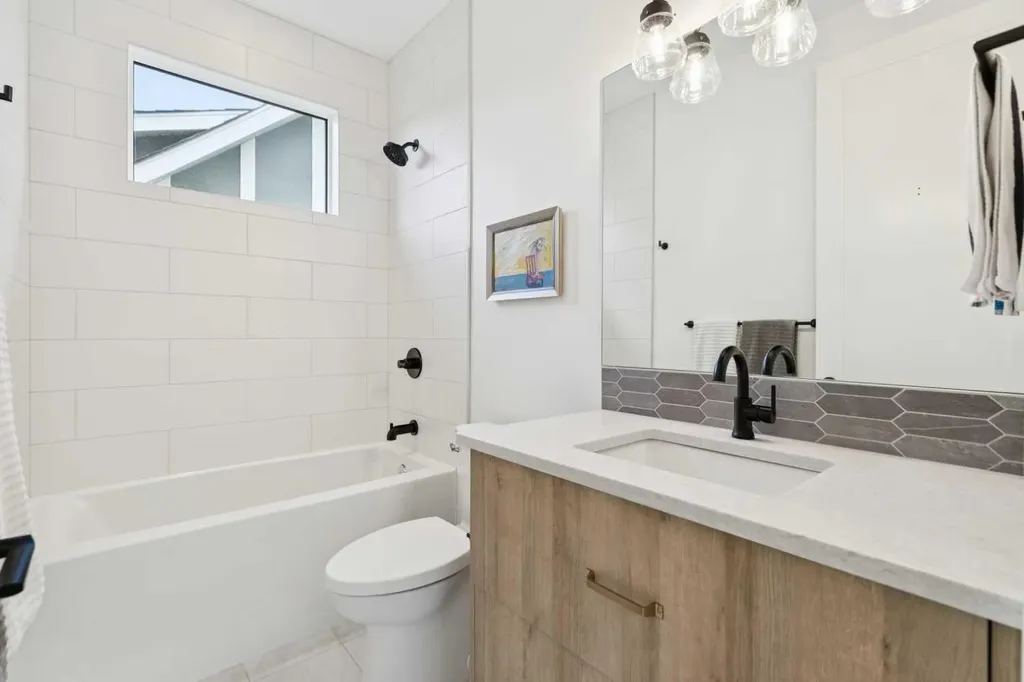 534 35a Street NW Calgary AB T2N 2Z9