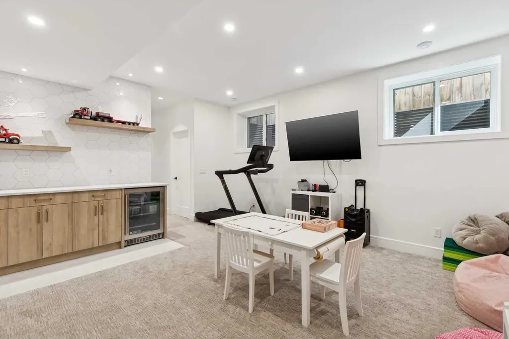 534 35a Street NW Calgary AB T2N 2Z9
