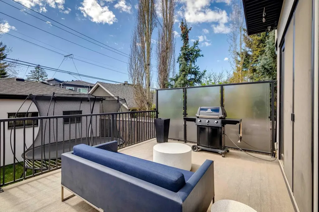 534 35a Street NW Calgary AB T2N 2Z9