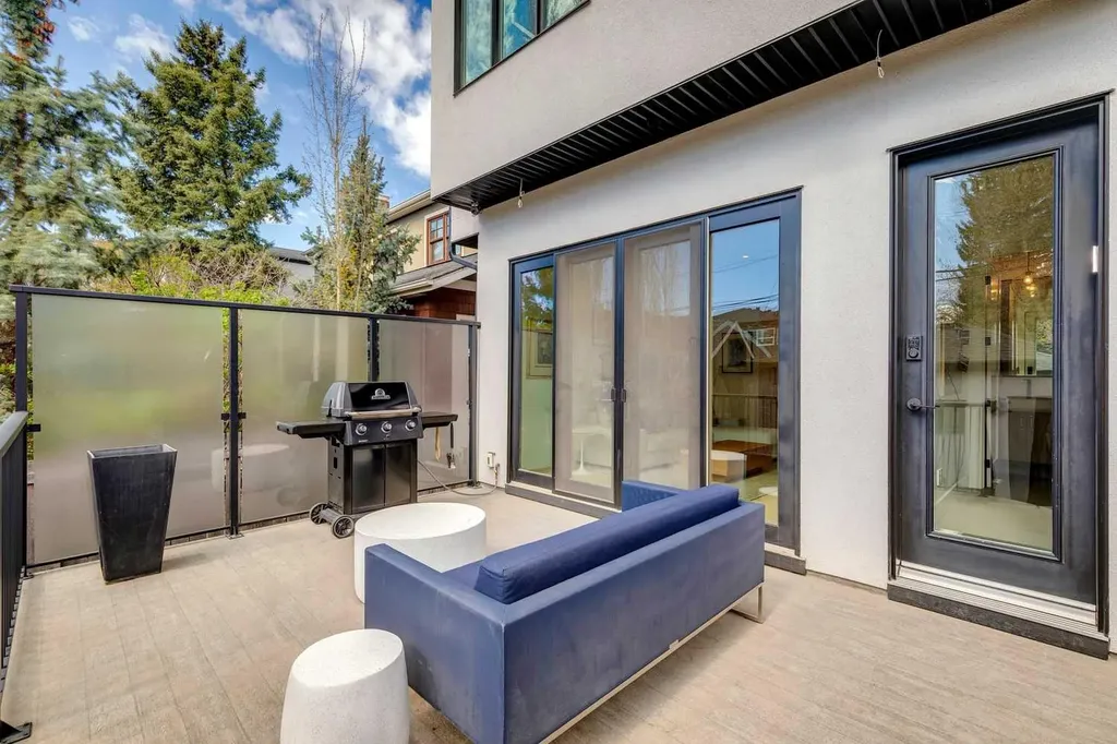 534 35a Street NW Calgary AB T2N 2Z9