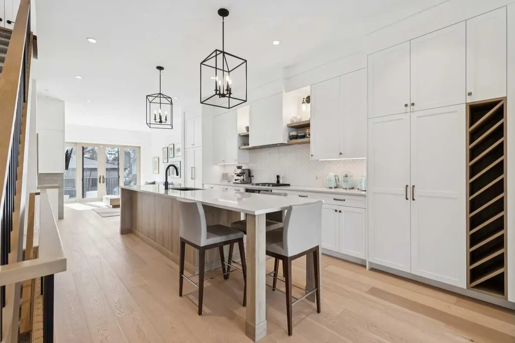 534 35a Street NW Calgary AB T2N 2Z9