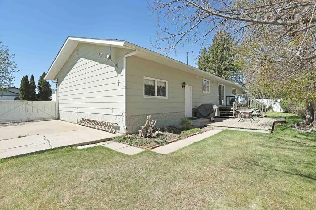 160 Ingram Park Drive Brooks AB T1R0L1
