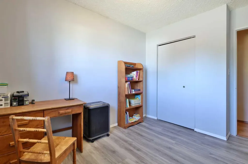 3305 Erickson Drive Camrose AB T4V 3X1