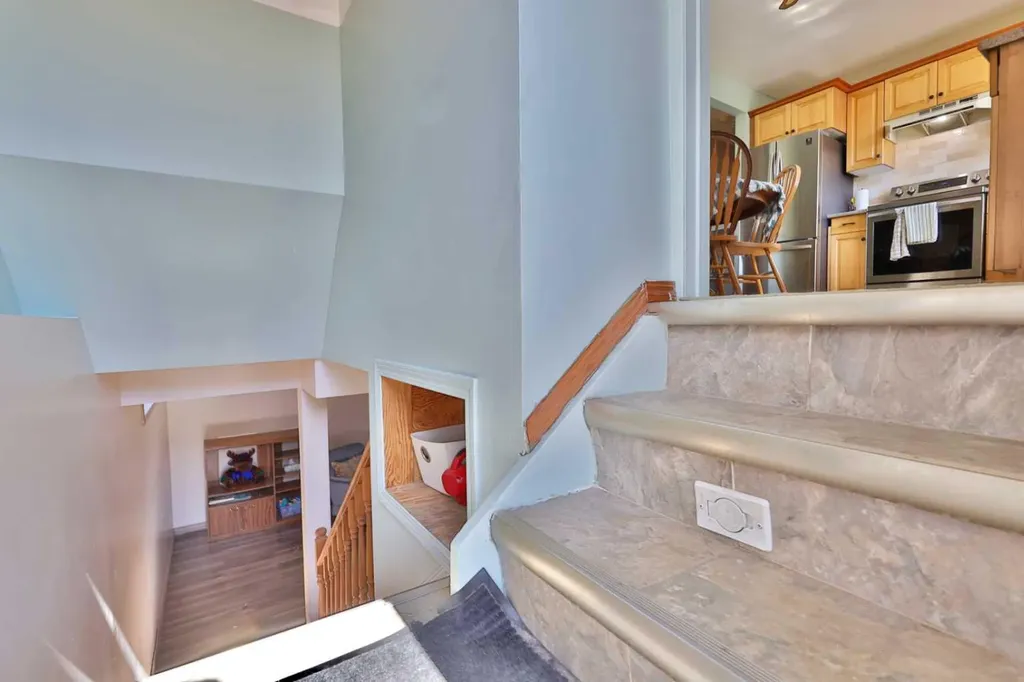 3305 Erickson Drive Camrose AB T4V 3X1
