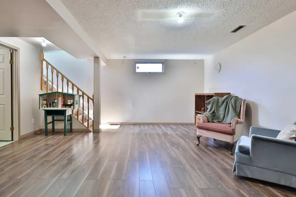 3305 Erickson Drive Camrose AB T4V 3X1