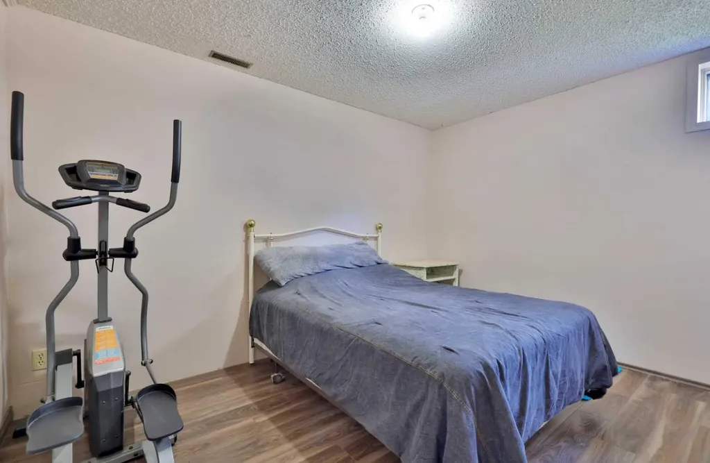 3305 Erickson Drive Camrose AB T4V 3X1